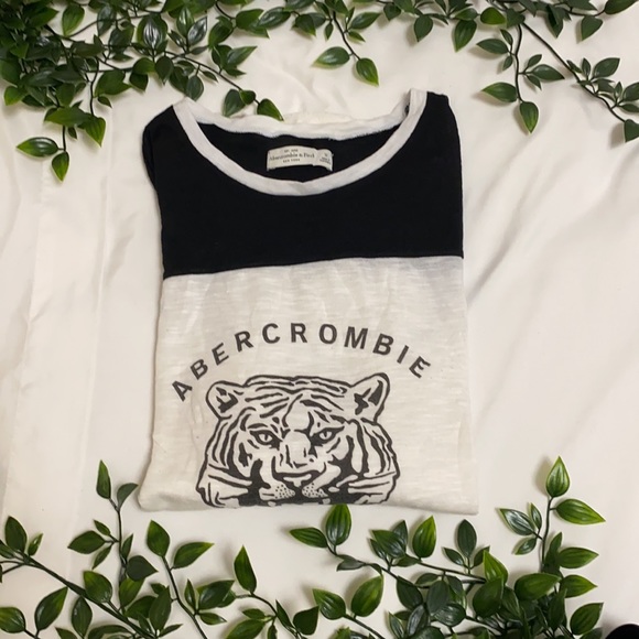 Abercrombie and Fitch black and white jersey shirt - Picture 3 of 4